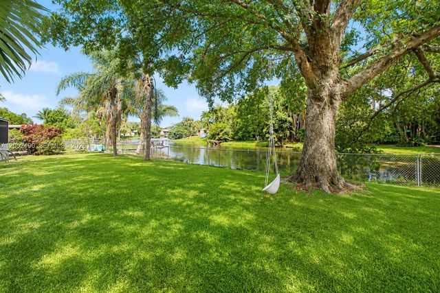 9320 NW 13th Street, Pembroke Pines, FL 33024