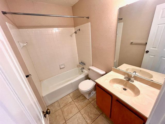 367 Fantail LOOP B, Austin, TX 78734