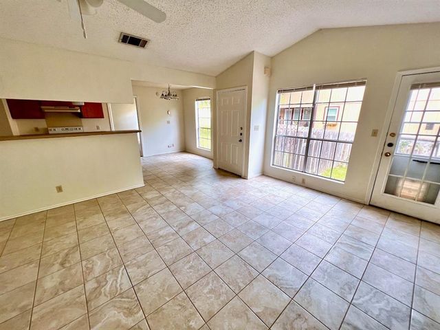 367 Fantail LOOP B, Austin, TX 78734