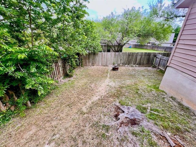 367 Fantail LOOP B, Austin, TX 78734