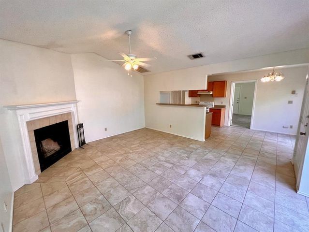 367 Fantail LOOP B, Austin, TX 78734