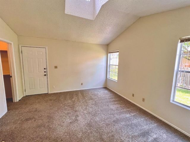 367 Fantail LOOP B, Austin, TX 78734