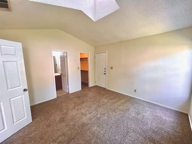 367 Fantail LOOP B, Austin, TX 78734