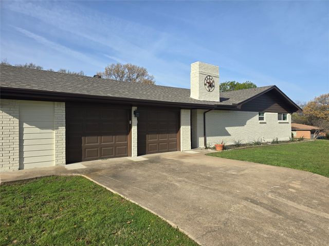 5801 Wedgworth Road, Fort Worth, TX 76133