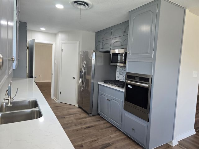 5801 Wedgworth Road, Fort Worth, TX 76133