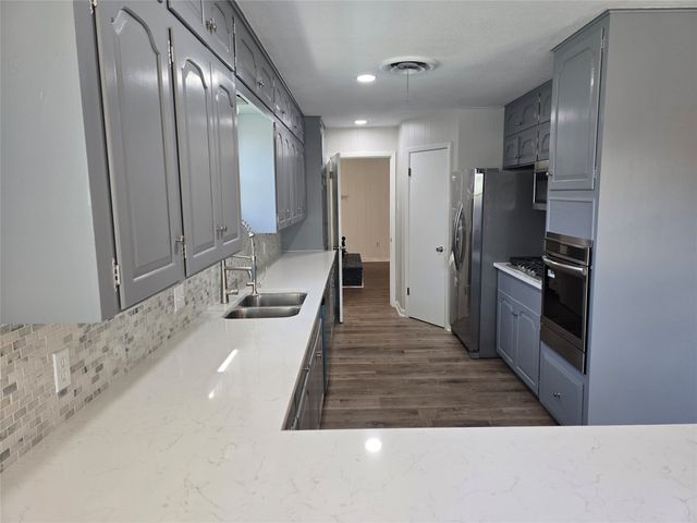 5801 Wedgworth Road, Fort Worth, TX 76133