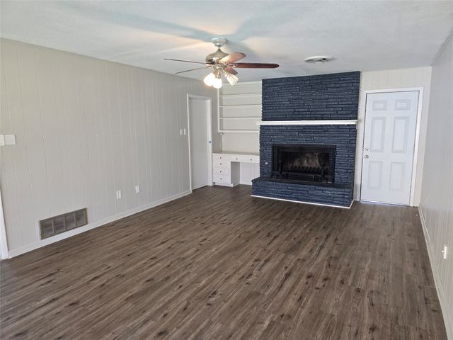 5801 Wedgworth Road, Fort Worth, TX 76133