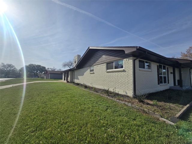 5801 Wedgworth Road, Fort Worth, TX 76133