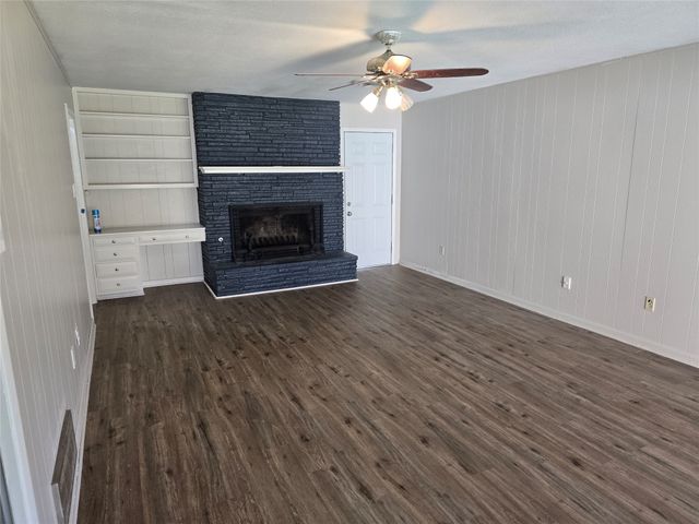 5801 Wedgworth Road, Fort Worth, TX 76133