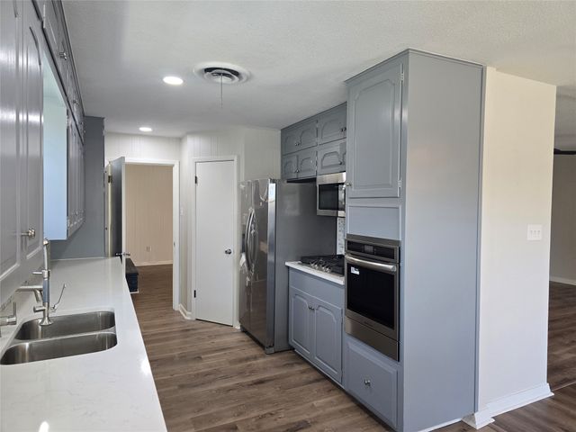 5801 Wedgworth Road, Fort Worth, TX 76133