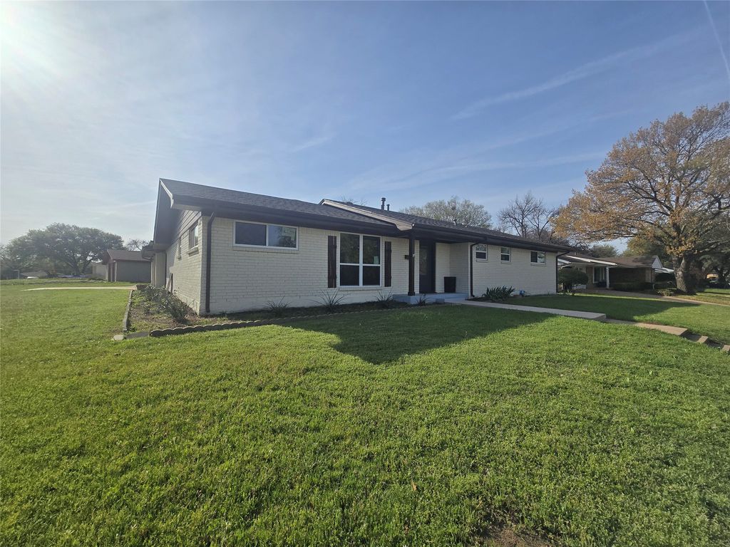 5801 Wedgworth Road, Fort Worth, TX 76133