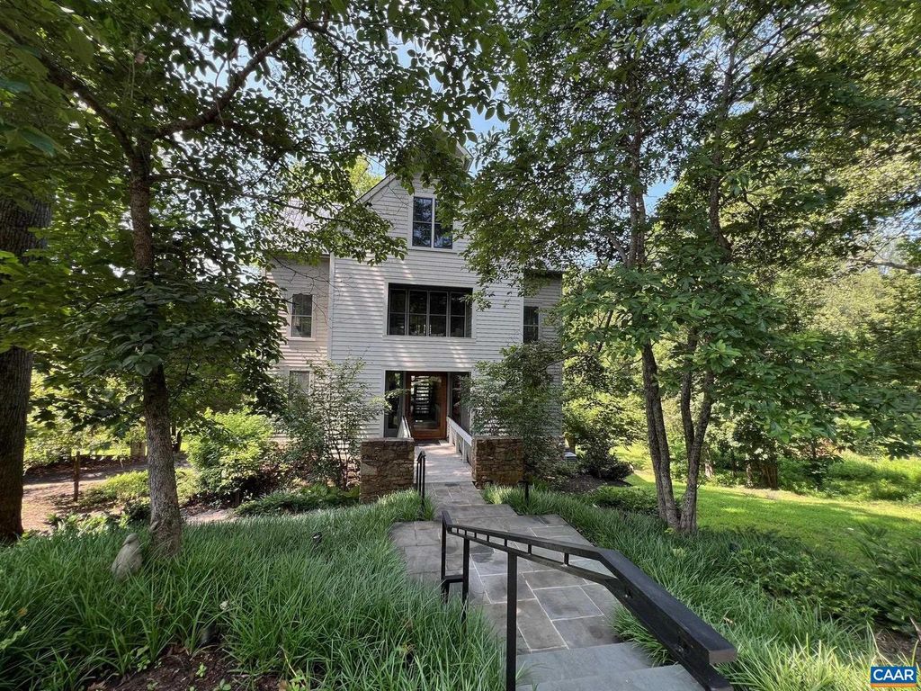 1500 LONDON RD, Charlottesville, VA 22901