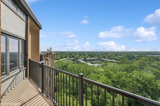 1 Renaissance Place 4PH, Palatine, IL 60067