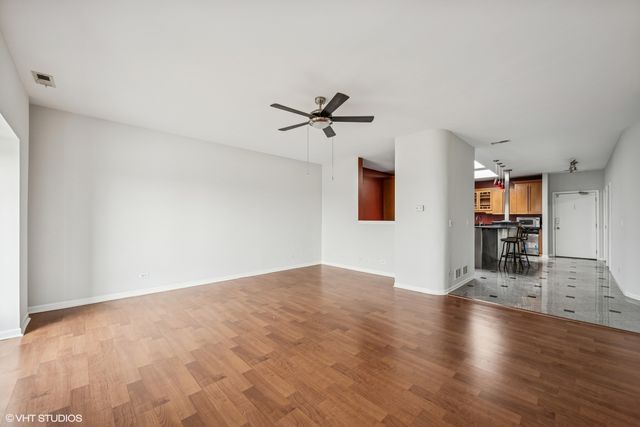 1 Renaissance Place 4PH, Palatine, IL 60067