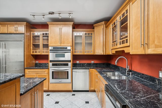 1 Renaissance Place 4PH, Palatine, IL 60067