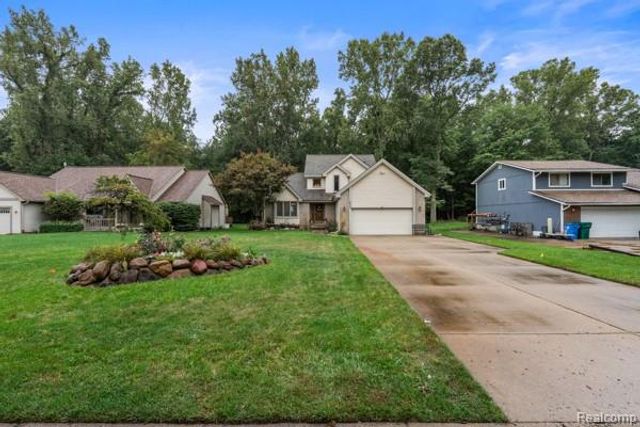9533 Chaumont Drive, Commerce Charter Township, MI 48382