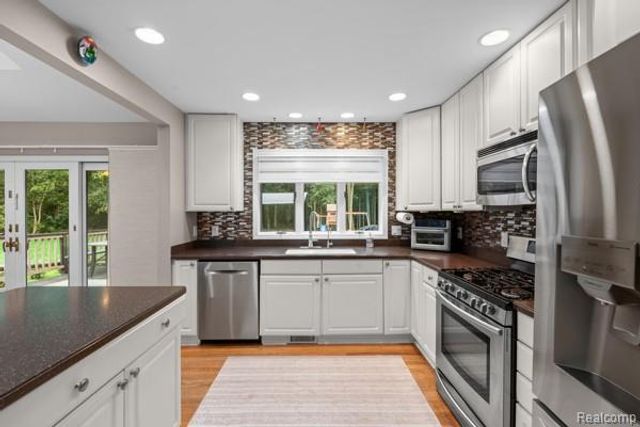 9533 Chaumont Drive, Commerce Charter Township, MI 48382