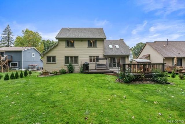 9533 Chaumont Drive, Commerce Charter Township, MI 48382