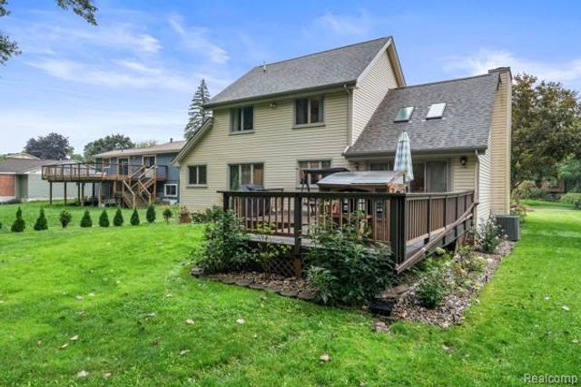 9533 Chaumont Drive, Commerce Charter Township, MI 48382