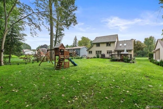 9533 Chaumont Drive, Commerce Charter Township, MI 48382