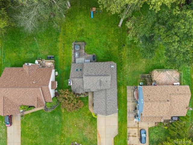 9533 Chaumont Drive, Commerce Charter Township, MI 48382