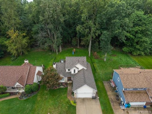 9533 Chaumont Drive, Commerce Charter Township, MI 48382