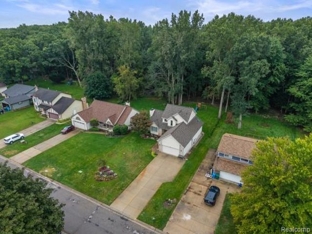 9533 Chaumont Drive, Commerce Charter Township, MI 48382
