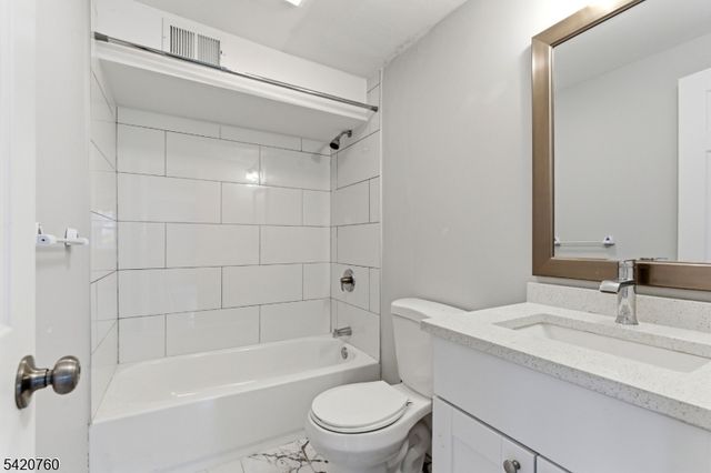 7 Le Boun Blvd, Ringwood Boro, NJ 07456