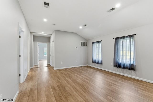 7 Le Boun Blvd, Ringwood Boro, NJ 07456
