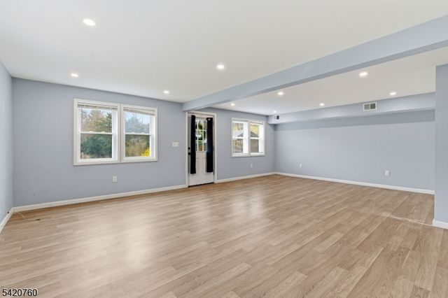 7 Le Boun Blvd, Ringwood Boro, NJ 07456