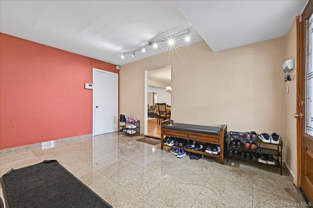 152 Choir Lane, Westbury, NY 11590 — photo 3