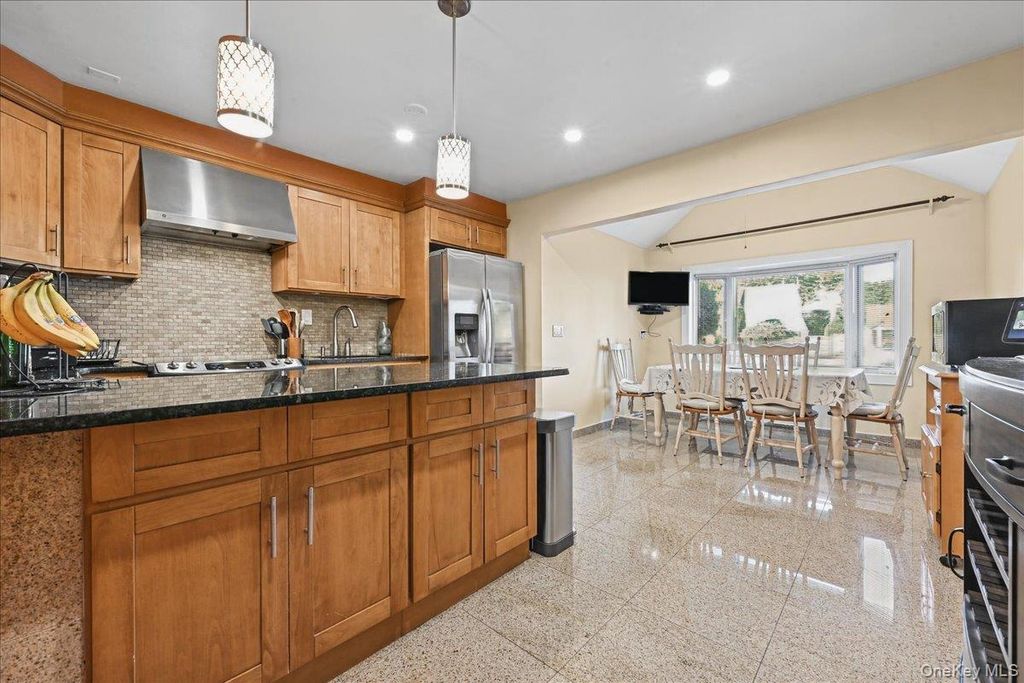 152 Choir Lane, Westbury, NY 11590 — photo 4
