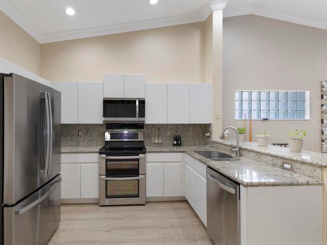 9734 Harbour Lake Circle, Boynton Beach, FL 33437