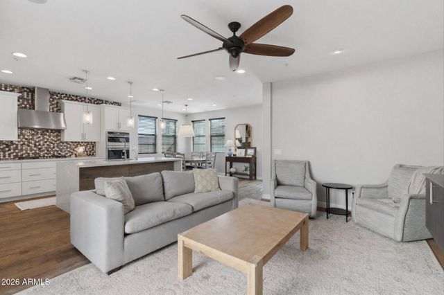 2338 W GLORIA Lane, Phoenix, AZ 85085