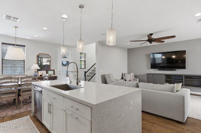 2338 W GLORIA Lane, Phoenix, AZ 85085