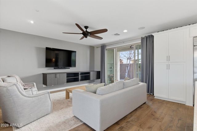 2338 W GLORIA Lane, Phoenix, AZ 85085