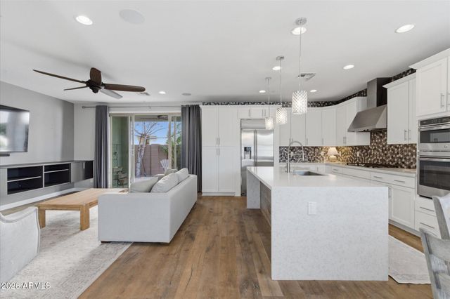 2338 W GLORIA Lane, Phoenix, AZ 85085