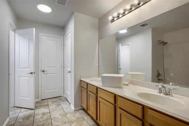 4004 Ridgetop Drive, Heartland, TX 75126