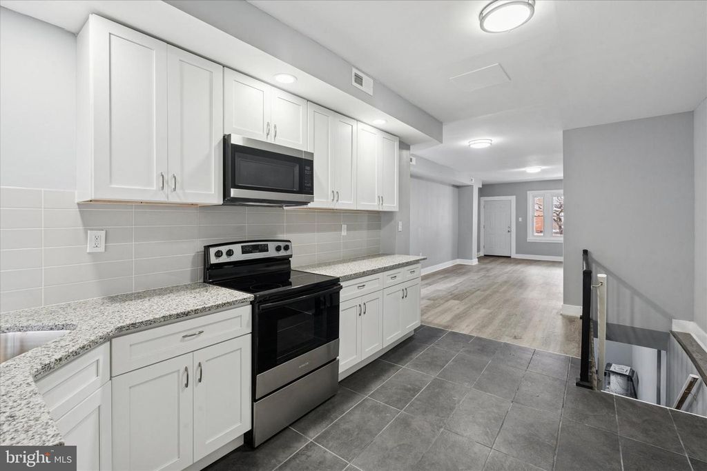 3825 N 8TH ST, Philadelphia, PA 19140