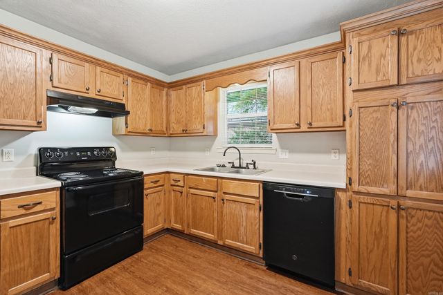 1770 Monaco Dr, Conway, AR 72034