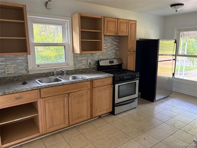 19674 Irvington Street, Highland Park, MI 48203