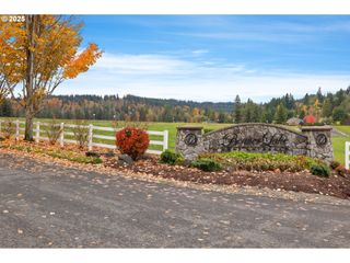 20377 S SHORE VISTA Dr, Oregon City, OR 97045