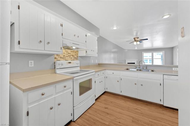 102 Lantana Ln Apt 8, Hampton, VA 23669