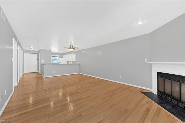 102 Lantana Ln Apt 8, Hampton, VA 23669