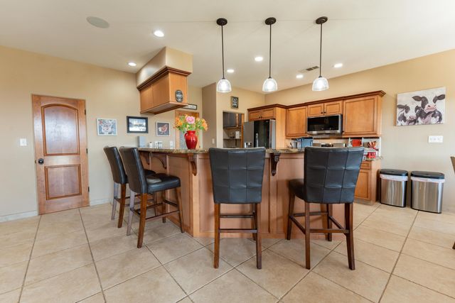 936 N Red Oak Street, Porterville, CA 93257