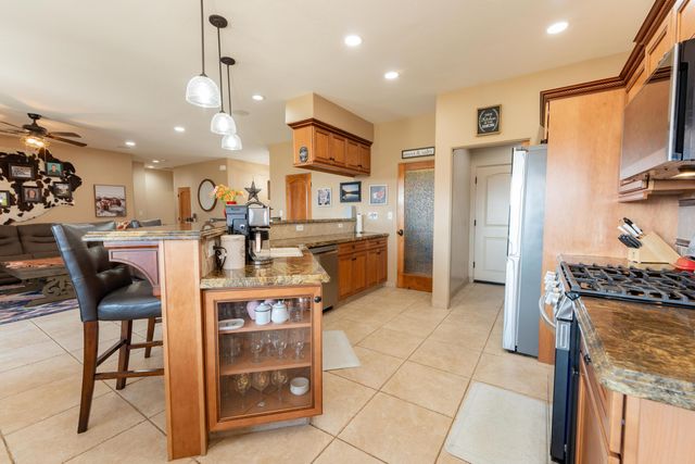 936 N Red Oak Street, Porterville, CA 93257