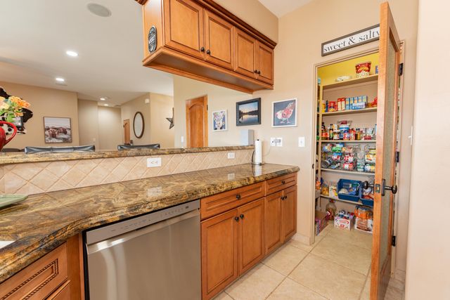 936 N Red Oak Street, Porterville, CA 93257