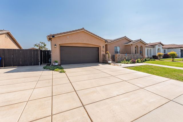 936 N Red Oak Street, Porterville, CA 93257