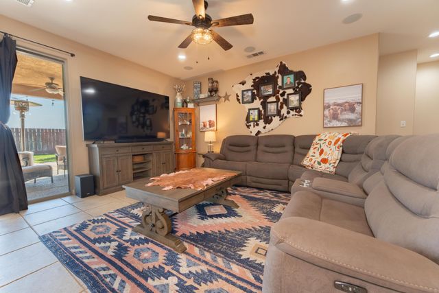 936 N Red Oak Street, Porterville, CA 93257