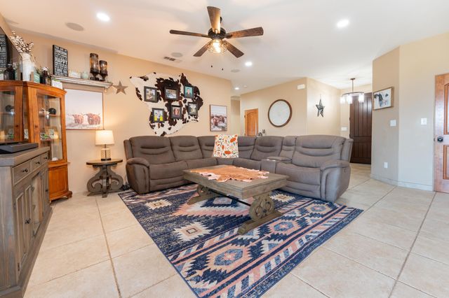 936 N Red Oak Street, Porterville, CA 93257